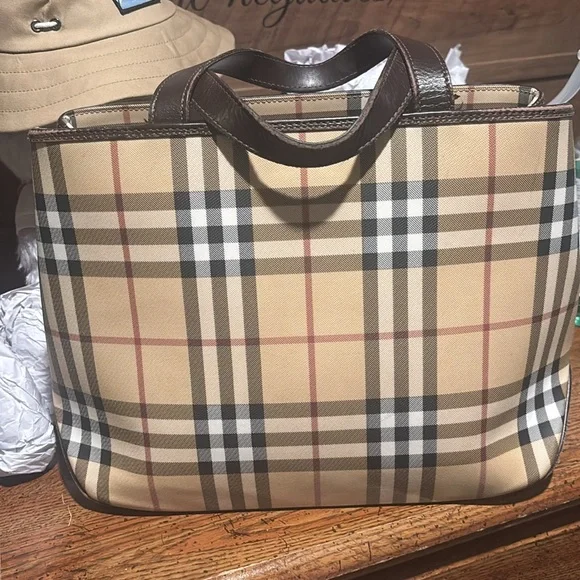 Burberry Checkered Bag with Brown Interior - Picture 6 of 8